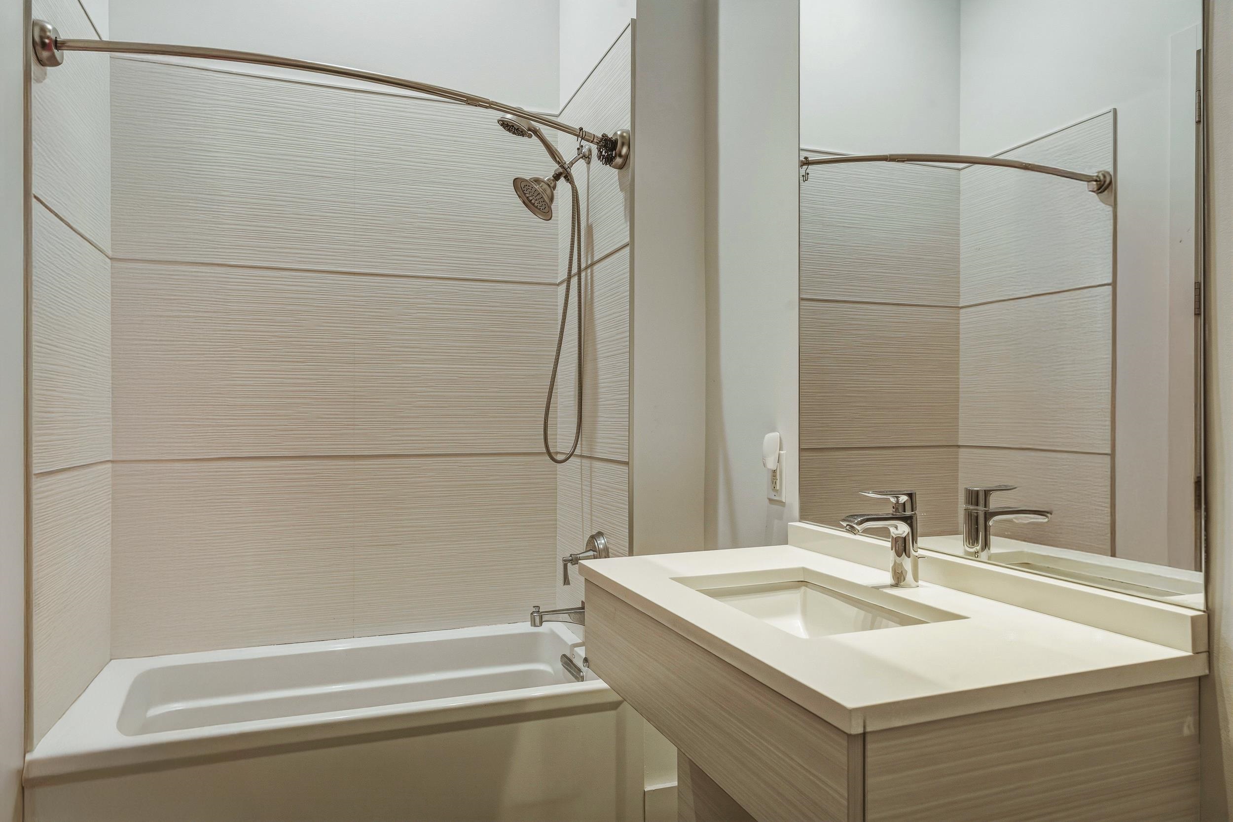 304 PAVONIA AVE Unit: 102