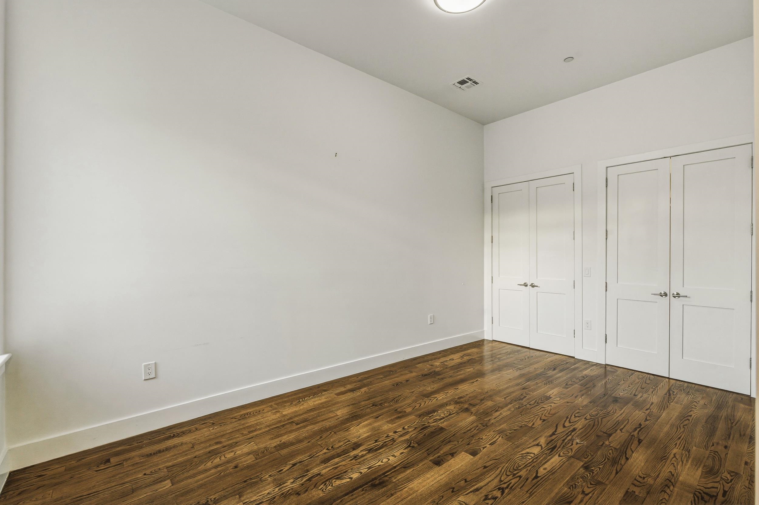 304 PAVONIA AVE Unit: 102