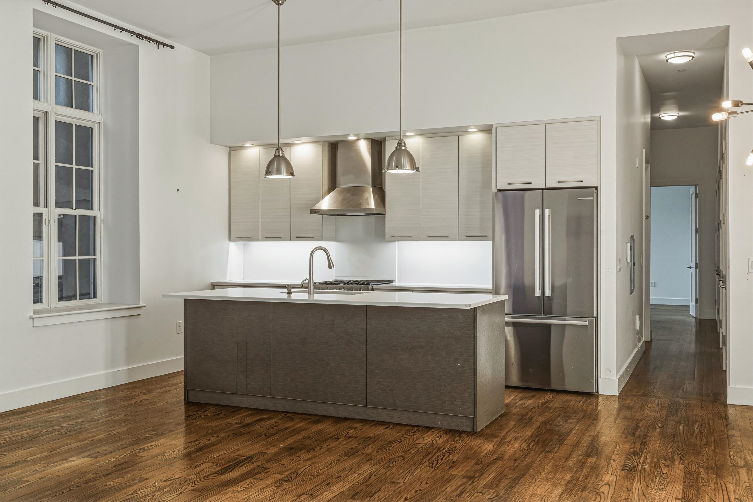 304 PAVONIA AVE Unit: 102