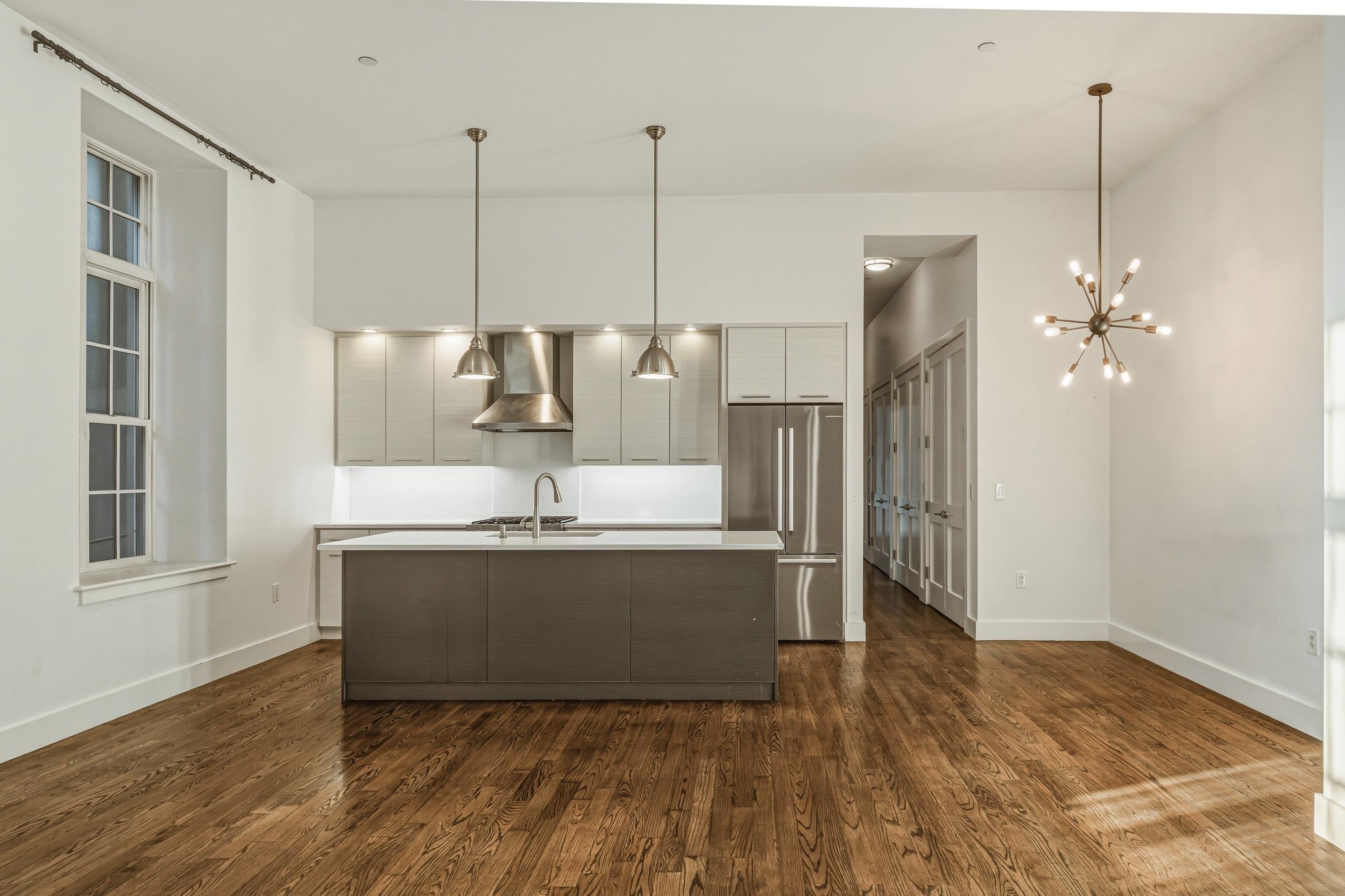 304 PAVONIA AVE Unit: 102