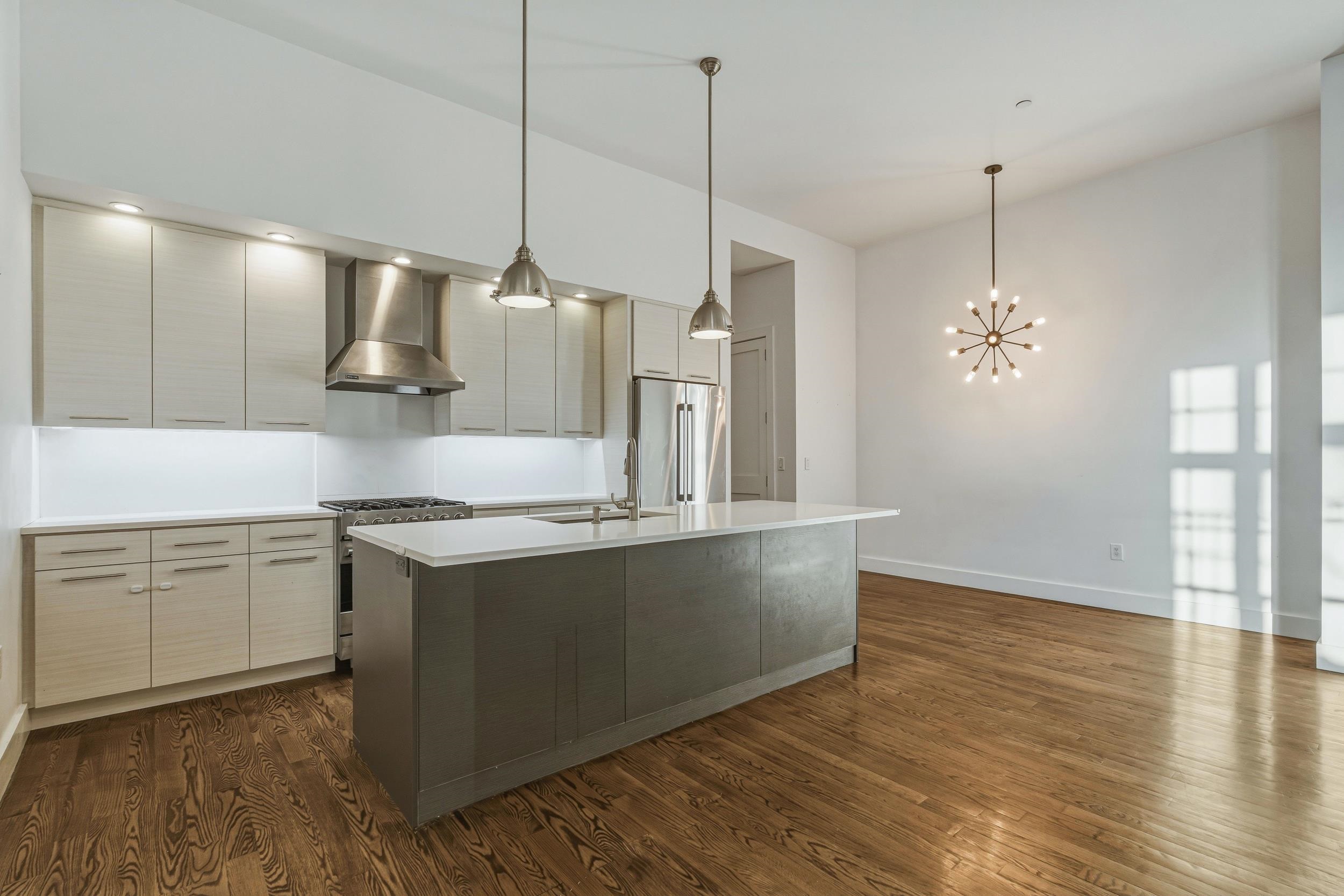 304 PAVONIA AVE Unit: 102