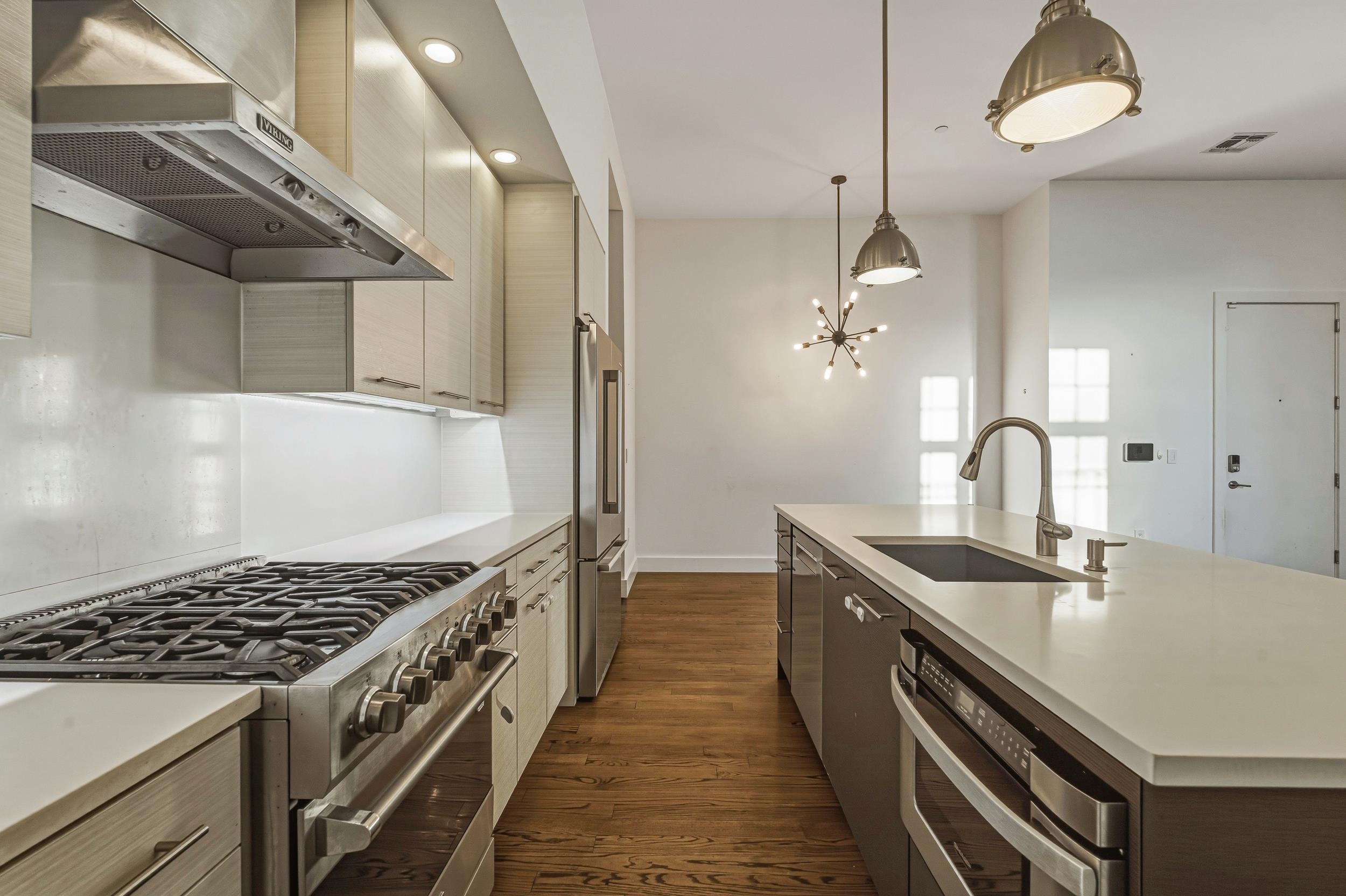 304 PAVONIA AVE Unit: 102