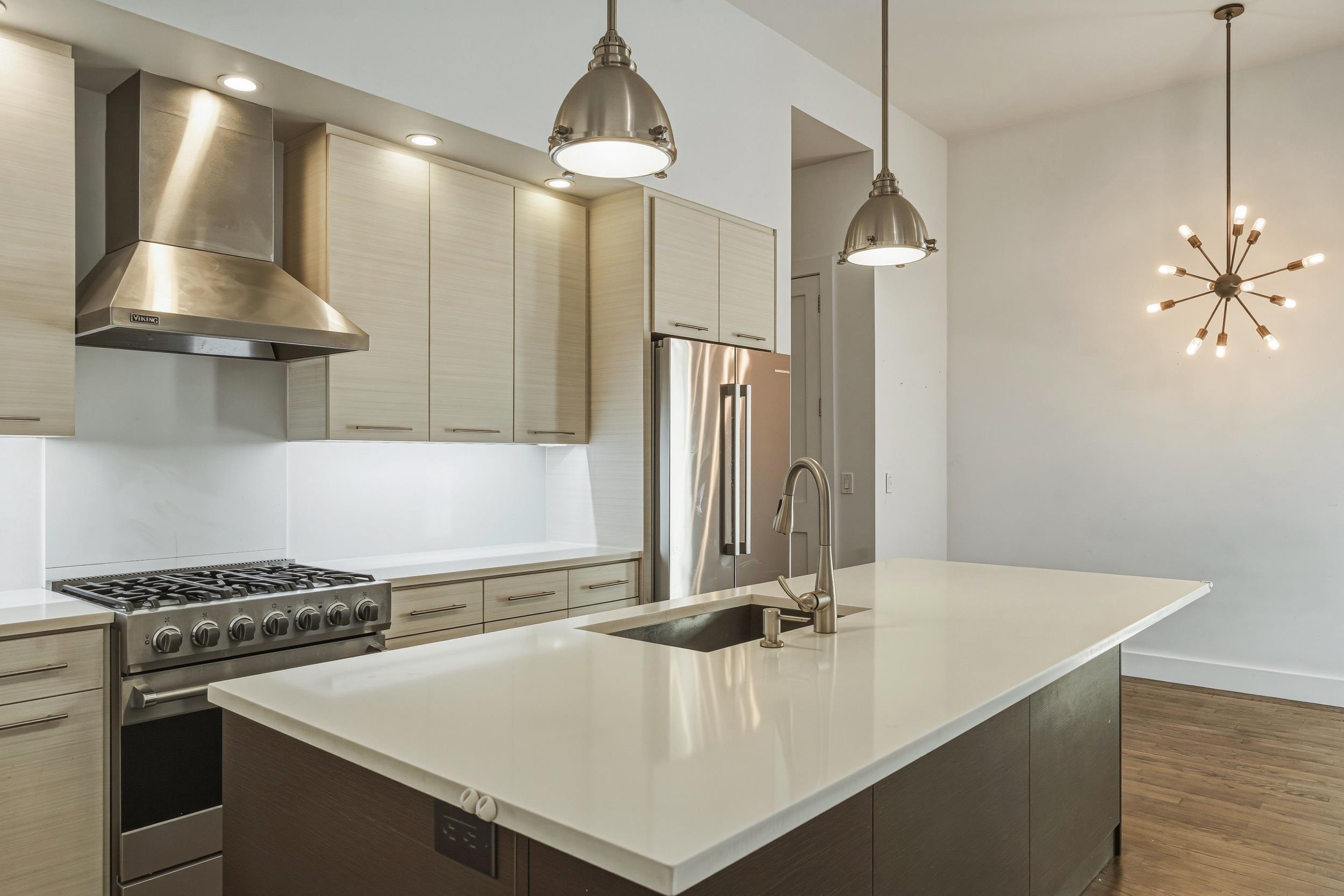 304 PAVONIA AVE Unit: 102