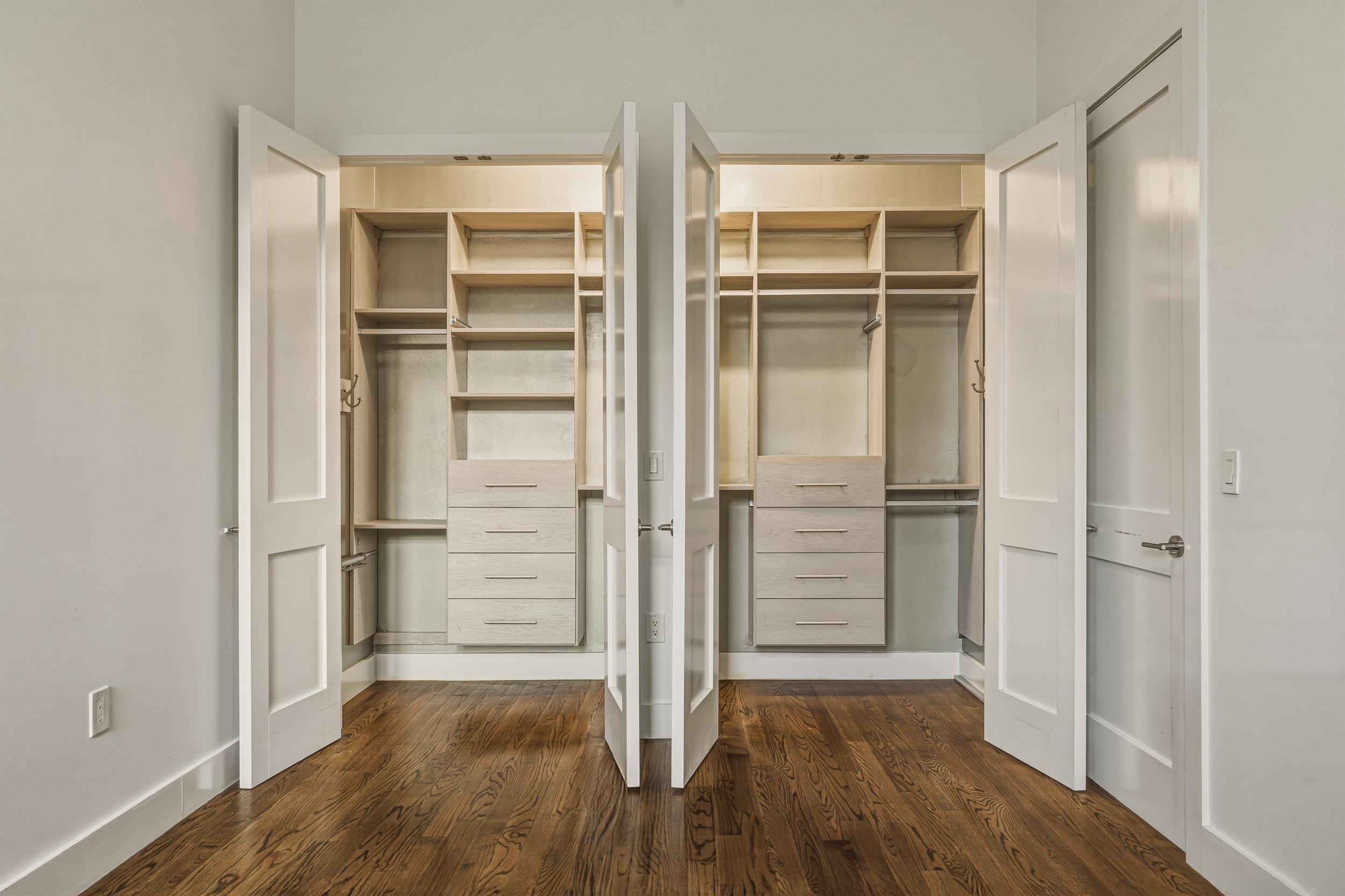 304 PAVONIA AVE Unit: 102