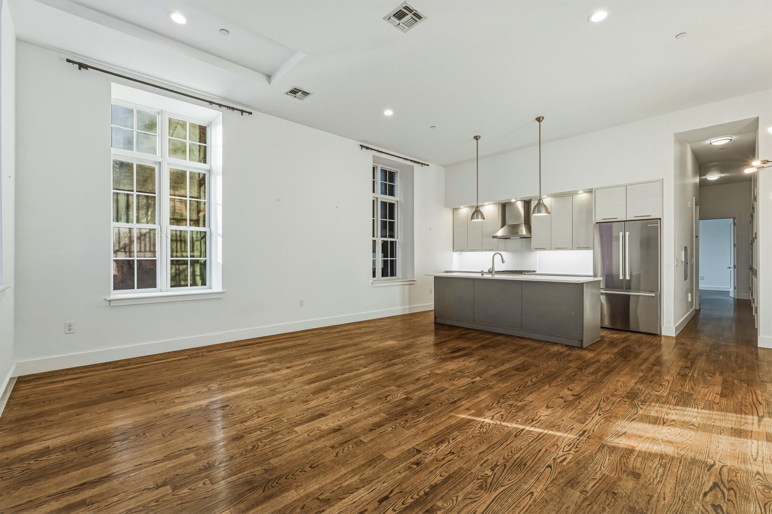 304 PAVONIA AVE Unit: 102