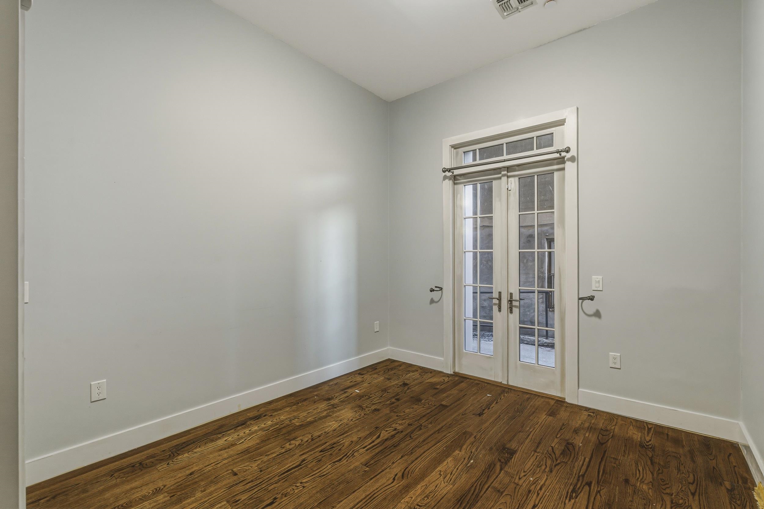 304 PAVONIA AVE Unit: 102