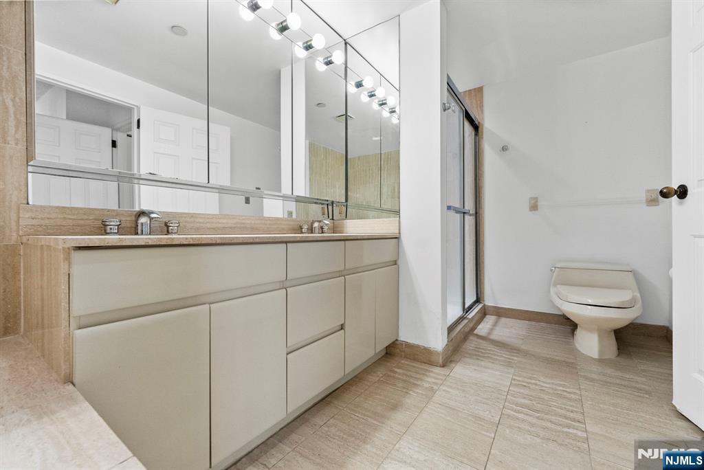 900 Palisade Avenue 8B