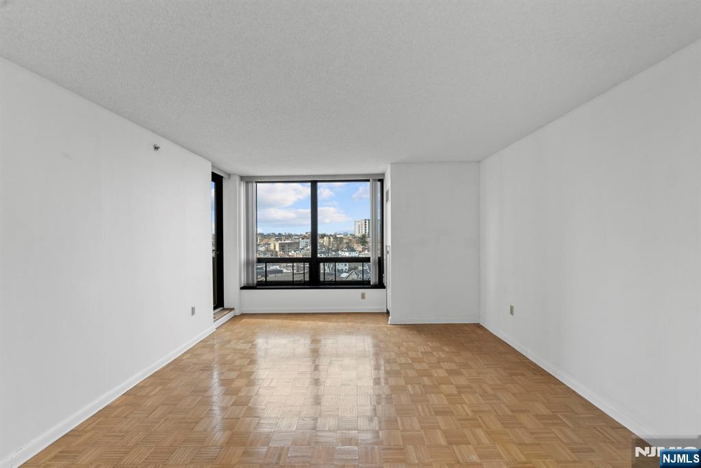 900 Palisade Avenue 8B