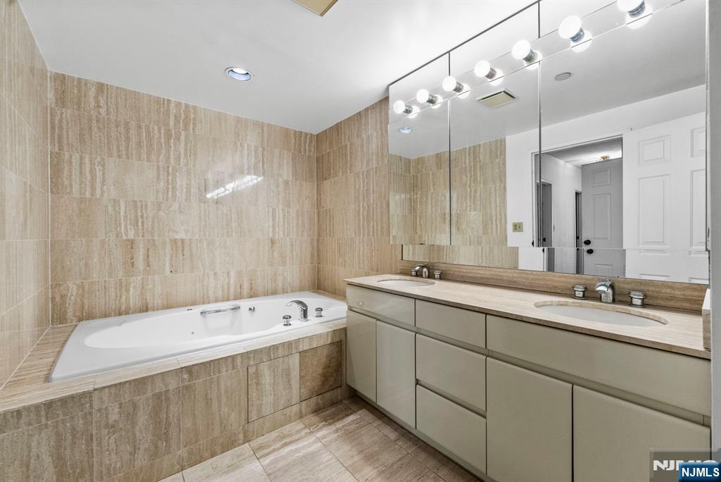 900 Palisade Avenue 8B