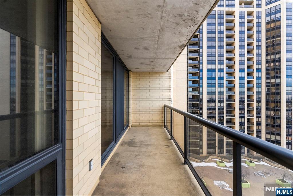 900 Palisade Avenue 8B