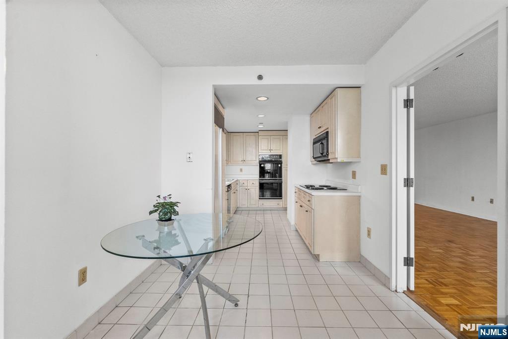 900 Palisade Avenue 8B