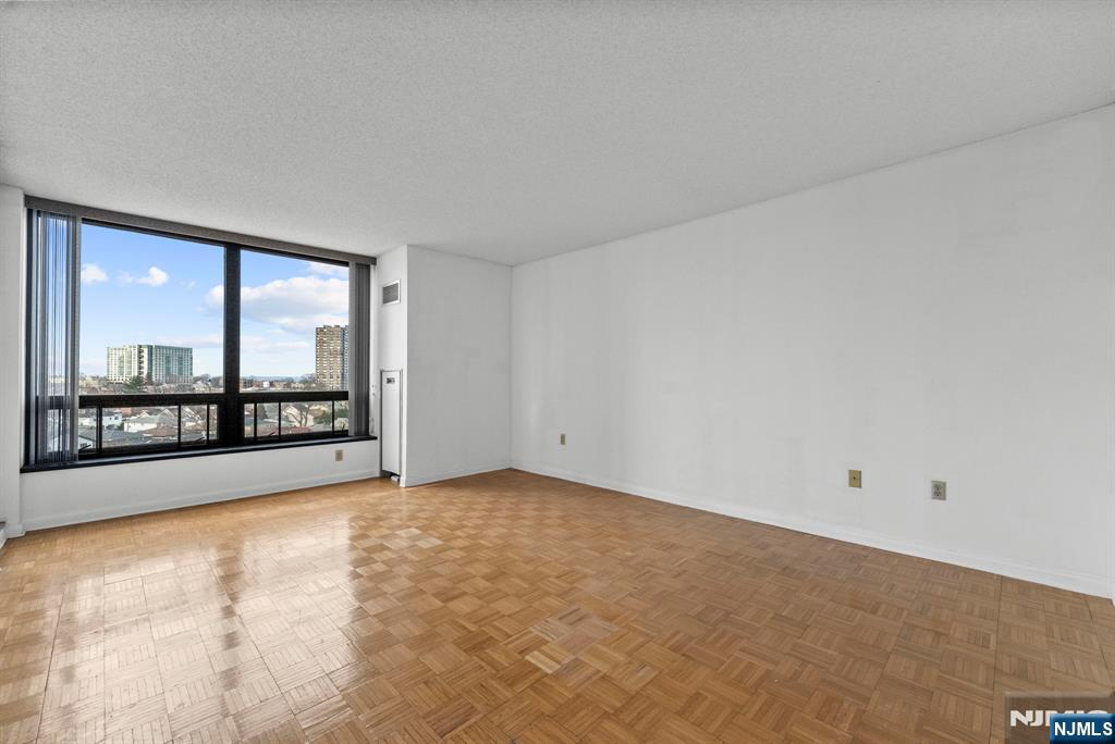 900 Palisade Avenue 8B