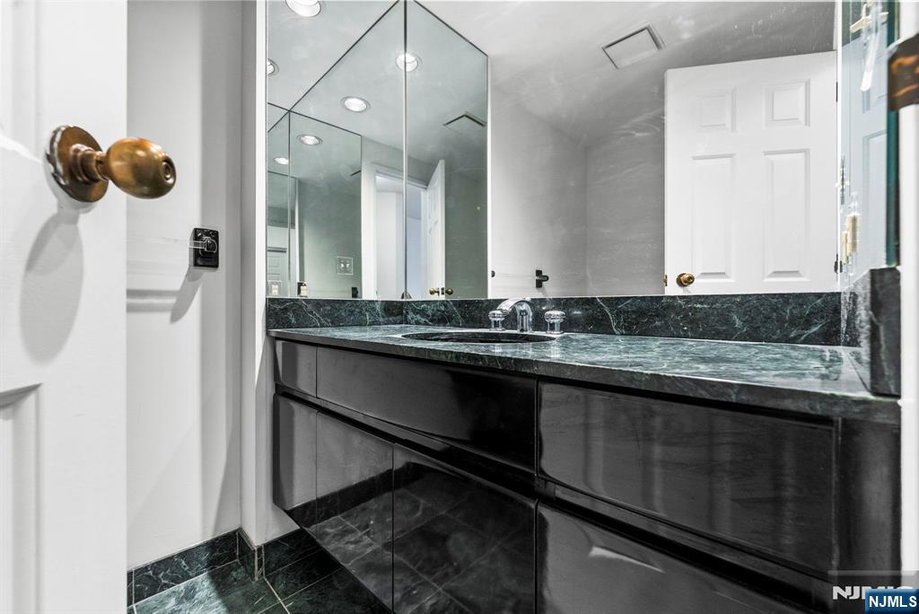 900 Palisade Avenue 8B