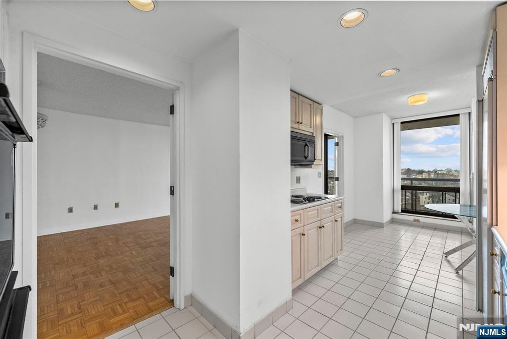 900 Palisade Avenue 8B