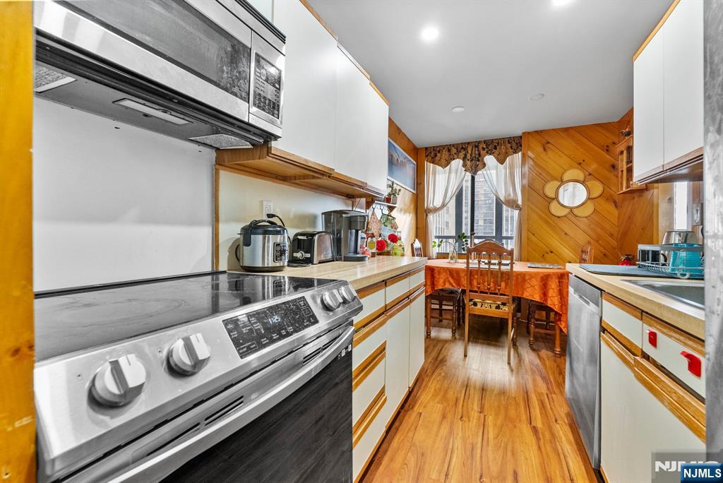 300 Winston Drive 2220