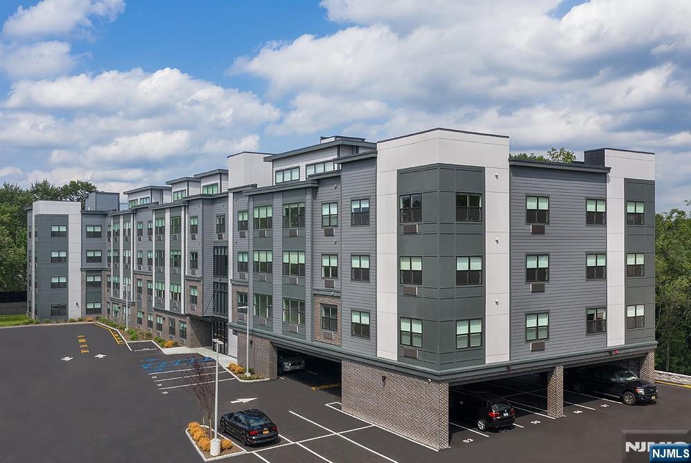 15 W Johnson Avenue 206