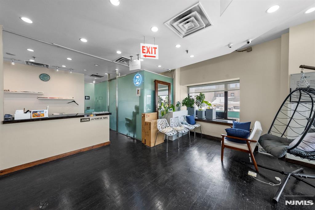 200 Main Street 2nd Floor