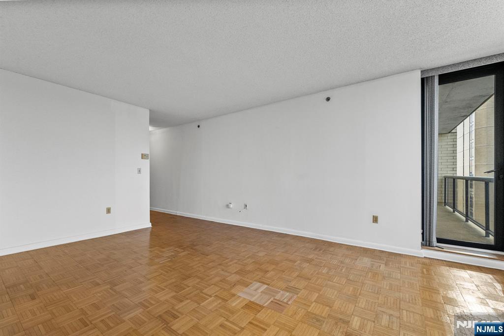 900 Palisade Avenue 8B