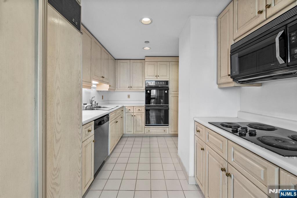 900 Palisade Avenue 8B