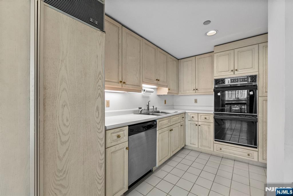 900 Palisade Avenue 8B