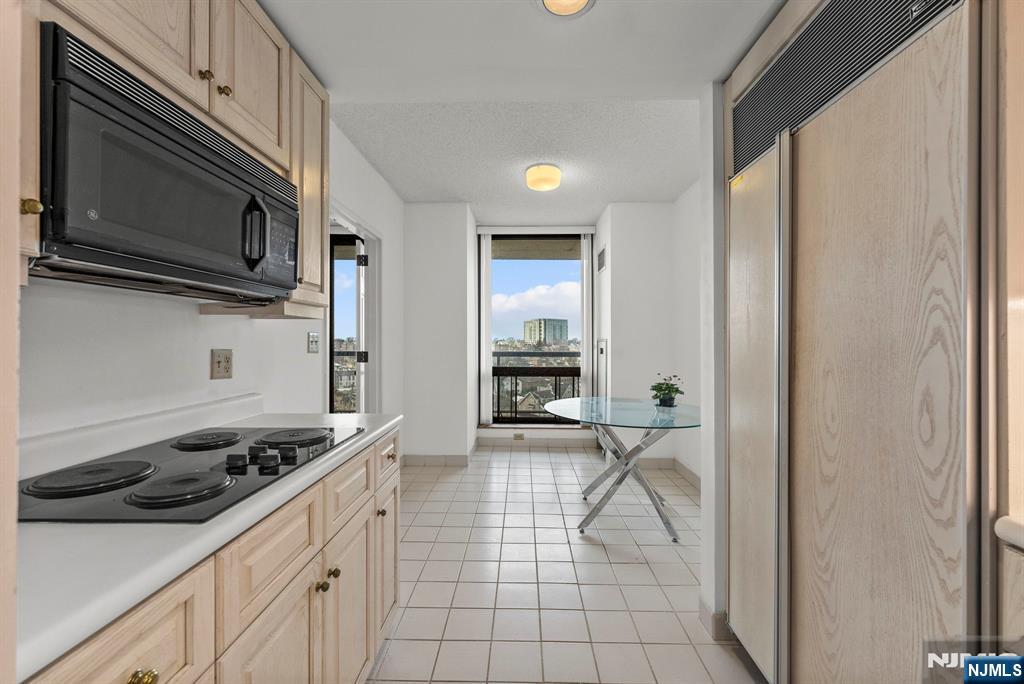 900 Palisade Avenue 8B