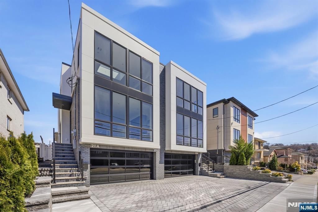 211 E Harriet Avenue A