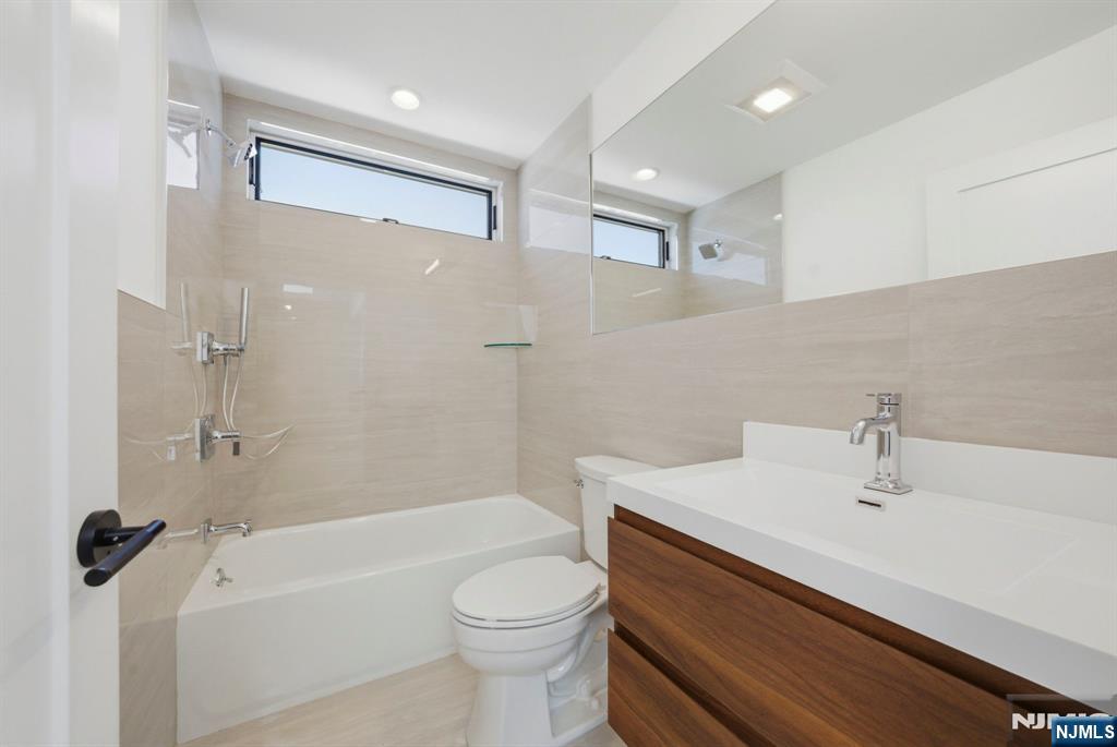 211 E Harriet Avenue A