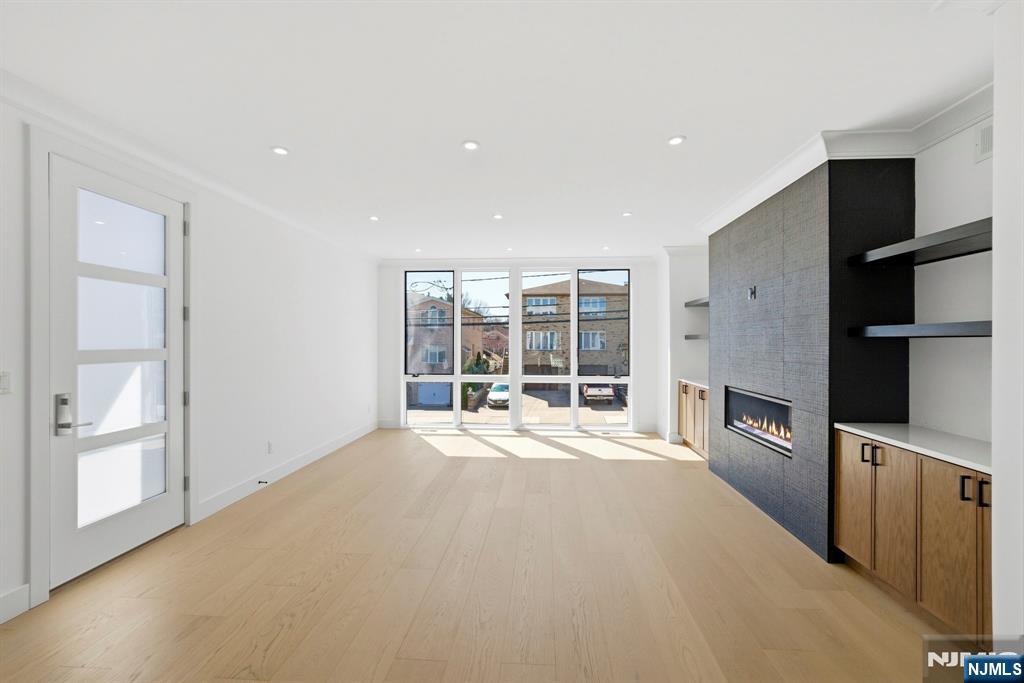 211 E Harriet Avenue B