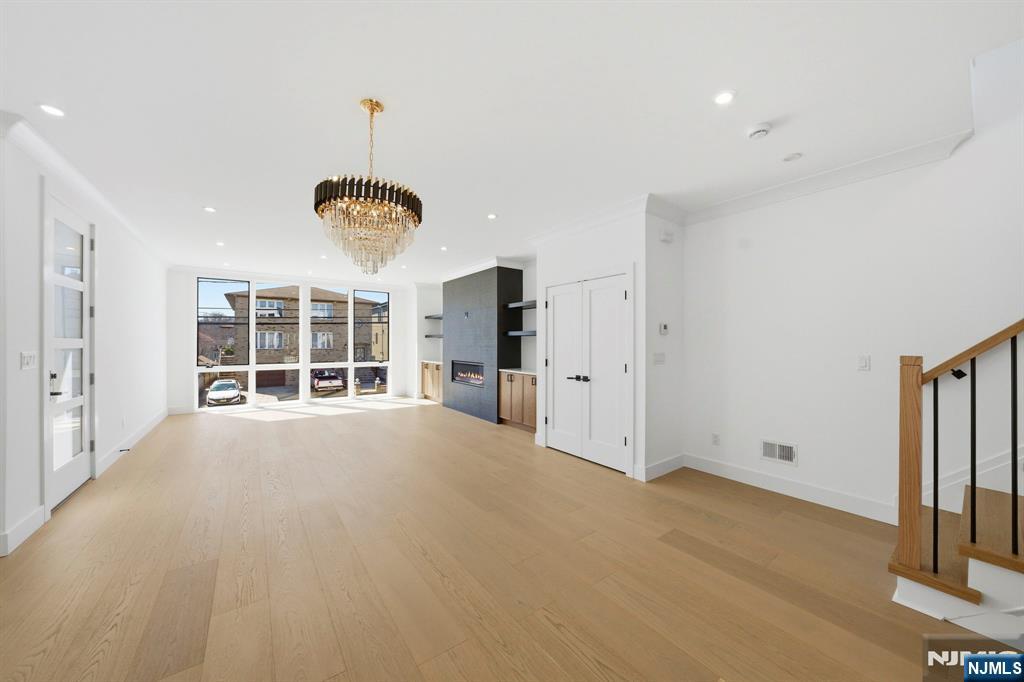 211 E Harriet Avenue B