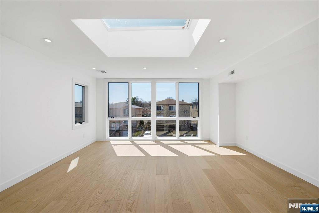 211 E Harriet Avenue B