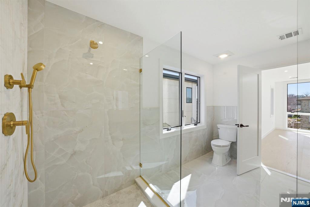 211 E Harriet Avenue B