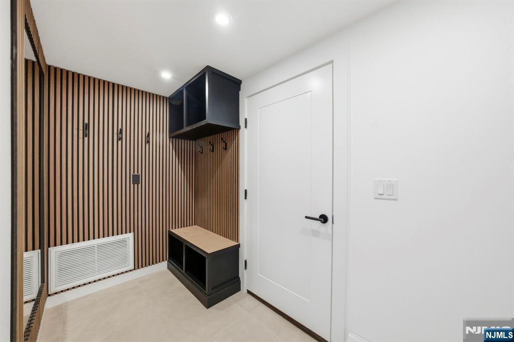 211 E Harriet Avenue B