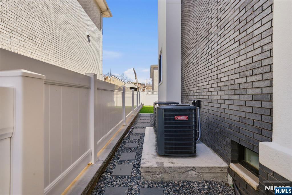 211 E Harriet Avenue B