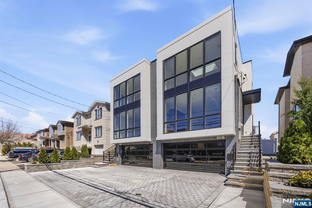 211 E Harriet Avenue B