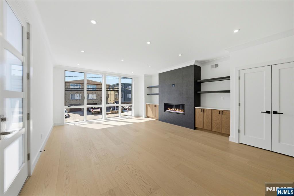 211 E Harriet Avenue B