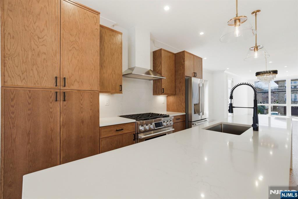 211 E Harriet Avenue B