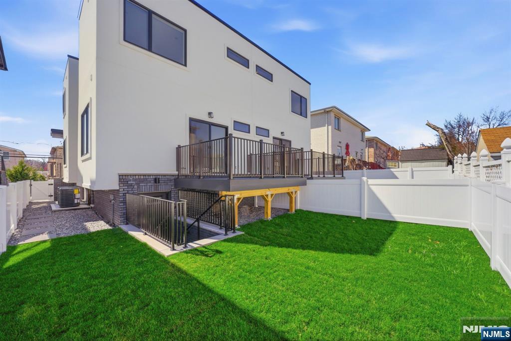 211 E Harriet Avenue B