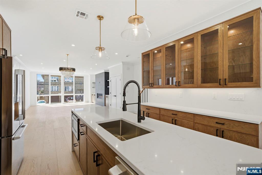 211 E Harriet Avenue B