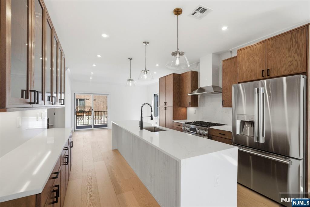 211 E Harriet Avenue B