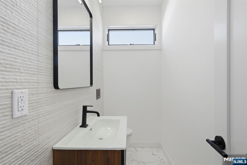 211 E Harriet Avenue B