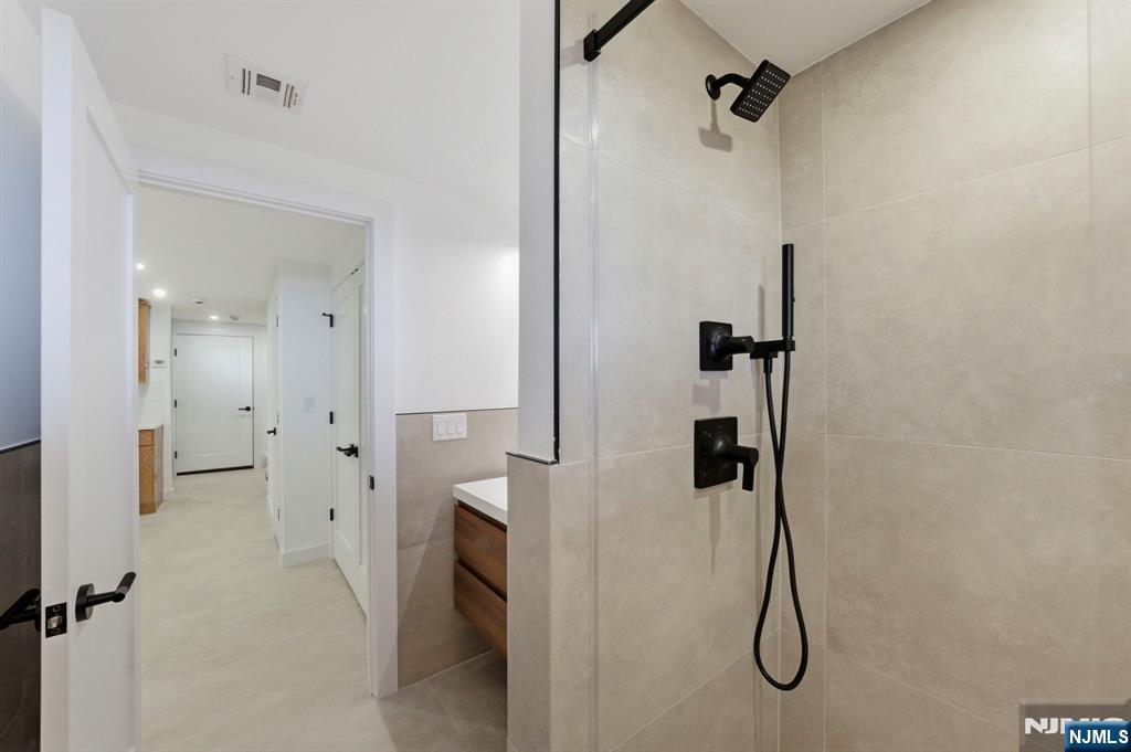 211 E Harriet Avenue B