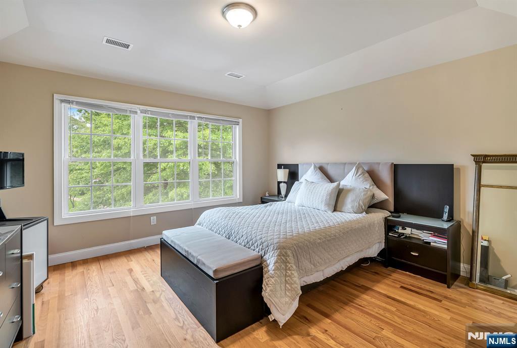 302 Tenafly Road