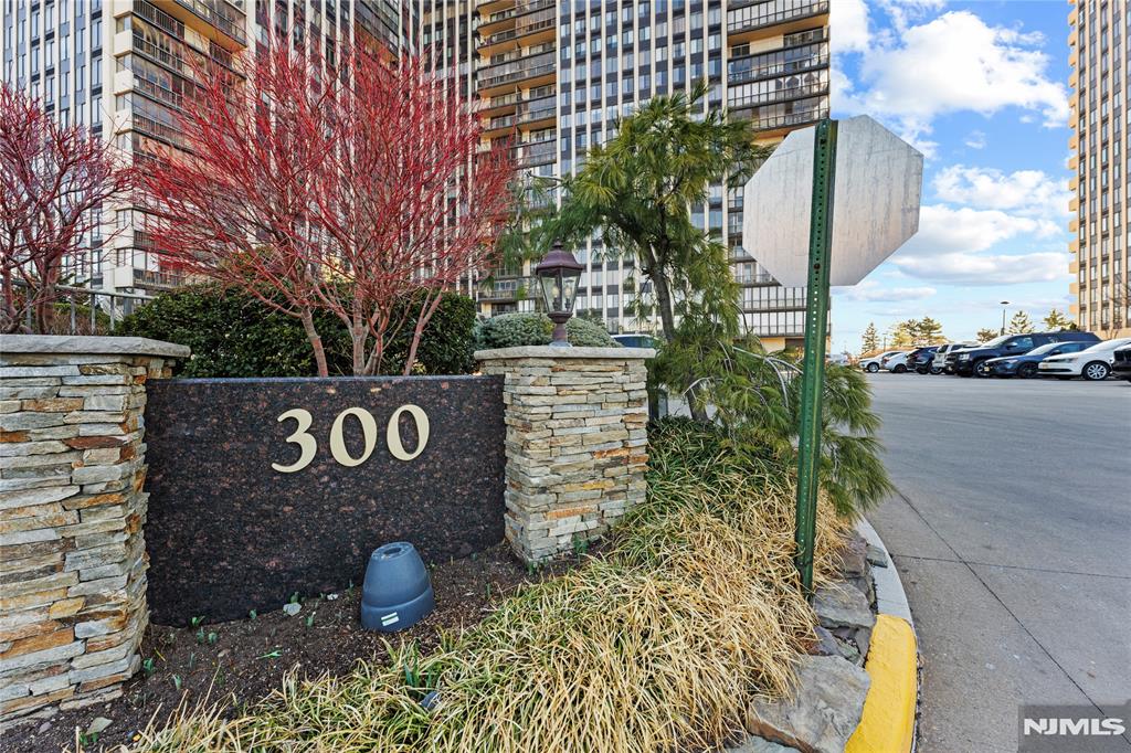 300 Winston Drive 318