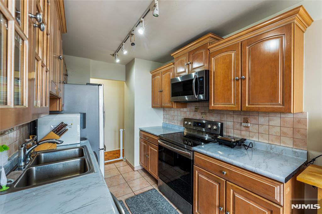 300 Winston Drive 318