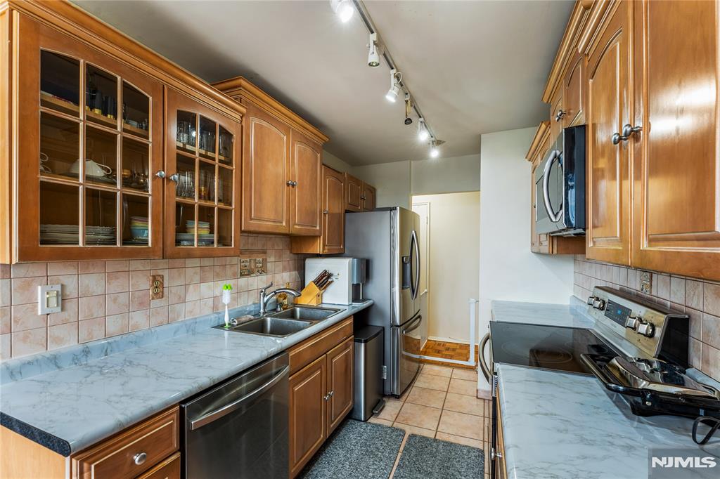 300 Winston Drive 318