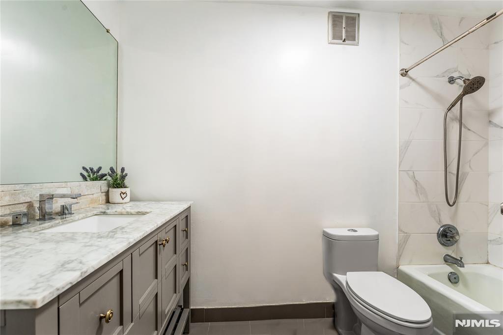 300 Winston Drive 318