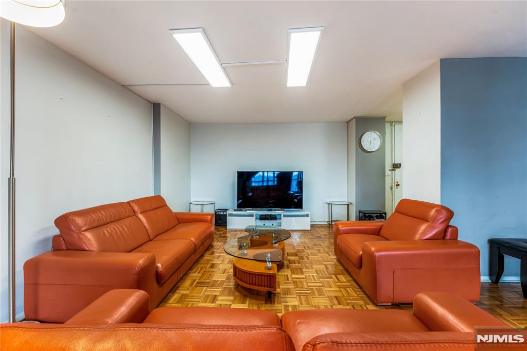 300 Winston Drive 318