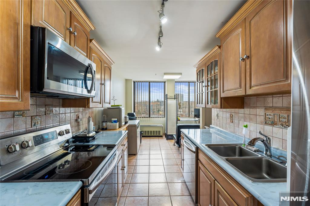 300 Winston Drive 318