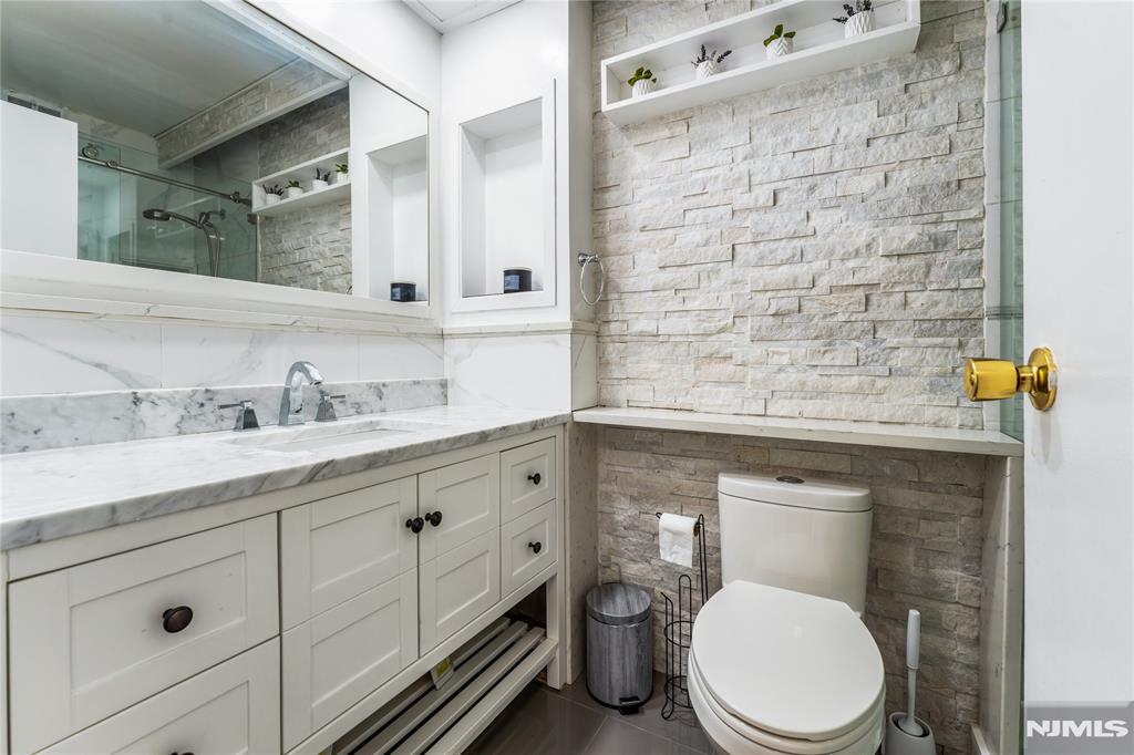 300 Winston Drive 318