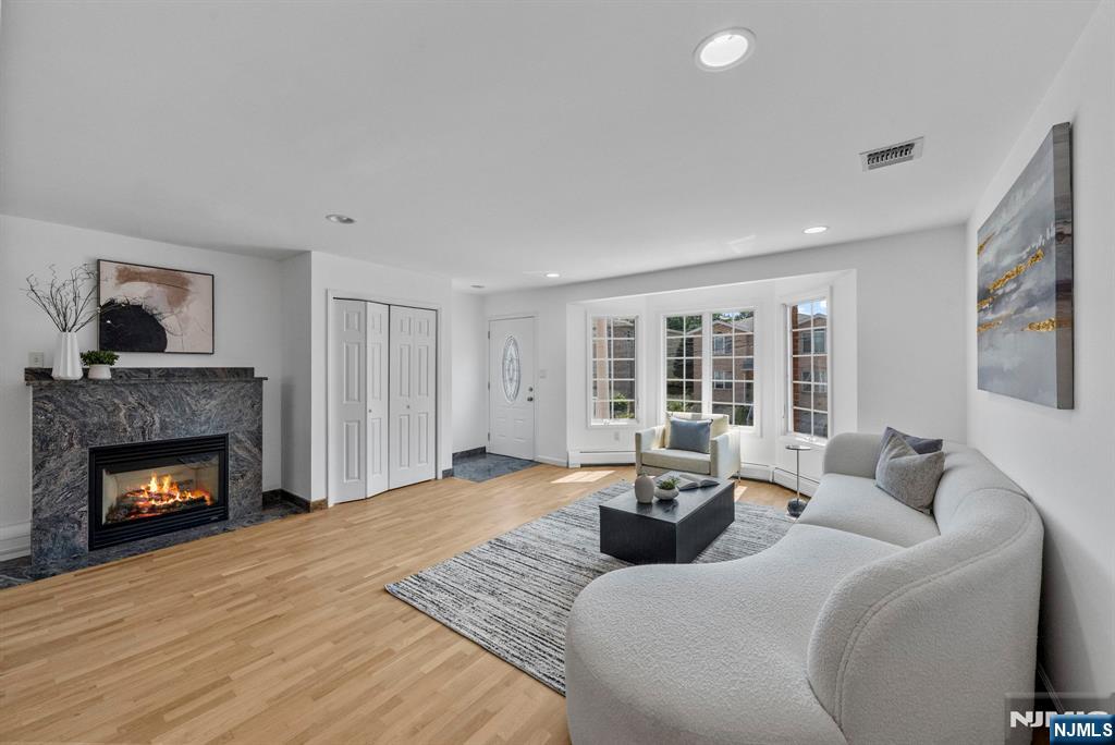 433 1st Street B